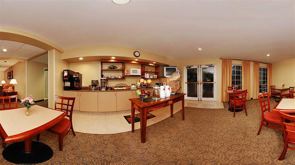 Hotel Mainstay Pittsburgh Airport 2*